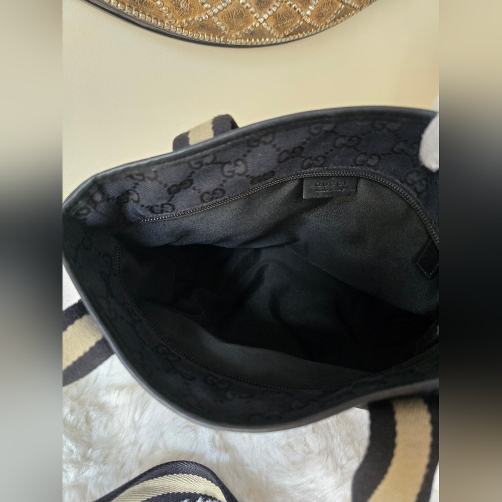 Gucci Black Canvas Shoulder Bag - Picture 5 of 7
